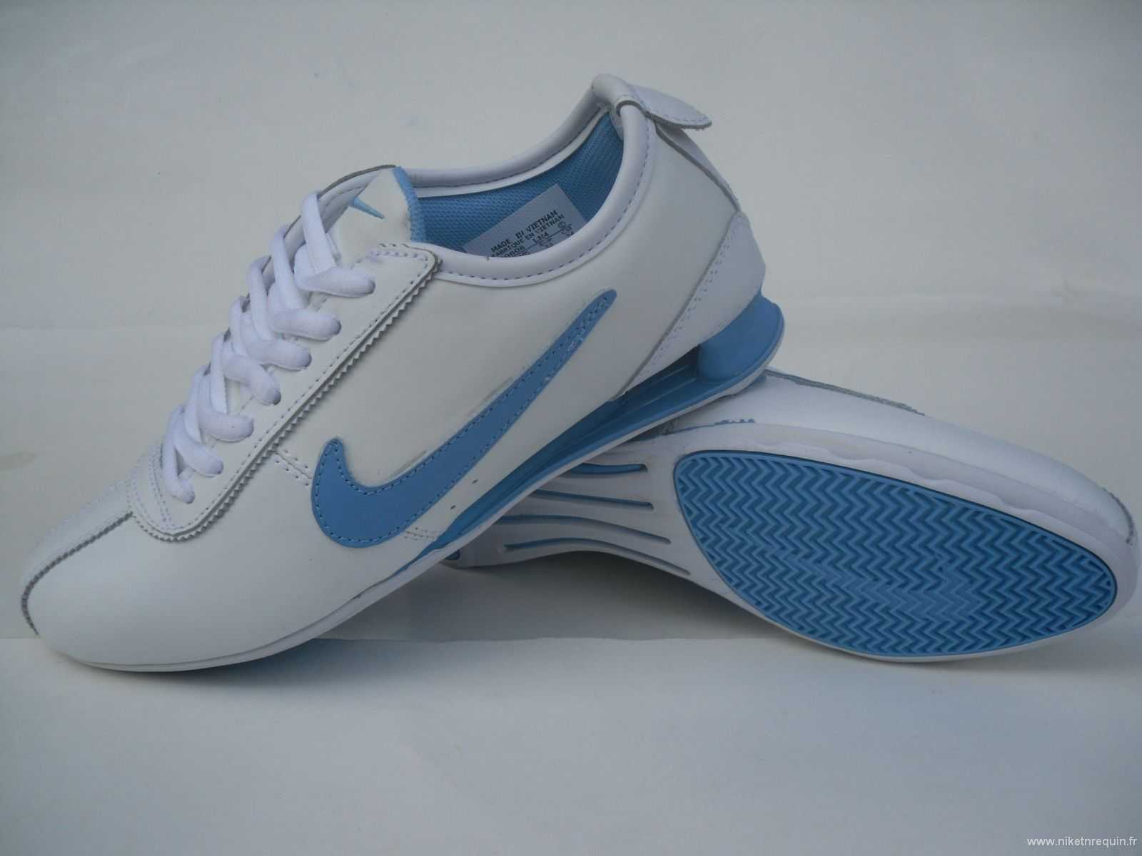 femmes nike shox R2 blanche baskets bleues (1).JPG
